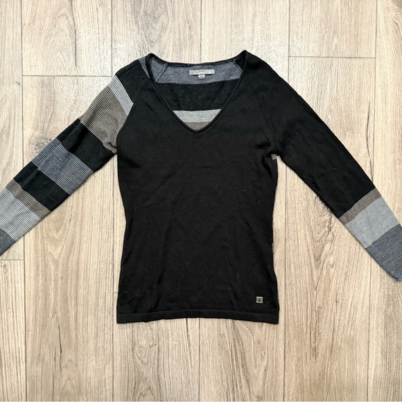 Women’s XS V-Neck Smartwool Sweater - Picture 11 of 11